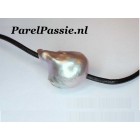 Verkocht Grijze mega grote echte parel 14mm x 17mm x 22 mm zwart lederen ketting door parel