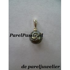 Tahiti parelhanger ronde tatoeage gegraveerde 9mm zoutwaterparel zilver 925 modern y