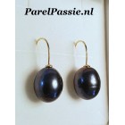 Pareloorbellen zwart iets pauw zoetwaterparels ca. 12mm x 15mm oorhaken zilver verguld  y