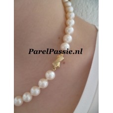 Parelcollier rond 9 mm -10 mm goede kwaliteit zoetwaterparels,luxe gouden slot 14k 43cm  y
