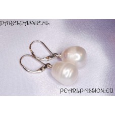 Verkocht * Pareloorbellen grote witte zoetwaterparels met kern 12mm  y