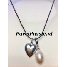 Parelhanger grote zoetwaterparel ca. 16 a 17mm lange parel met groot zilveren 