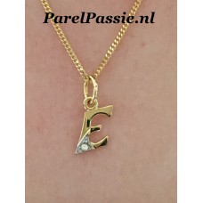 Letter hanger E goud 14k met een diamantje parel optie ..