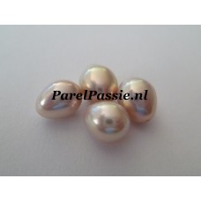 Roze zoetwaterparel 1 st 8 x 9 - 10mm druppel  AAA metalic luster  y