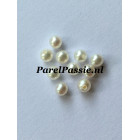 Kleine parel zoetwater ca. 3,5mm tot 4mm top kwaliteit AAA rond wit, half geboord 1 st. y