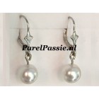 Zuidzee pareloorbellen witte ronde 8mm witgouden brisuren 14k  y  