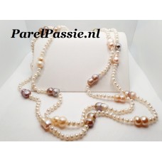 Lange parelketting  zoetwaterparels magneet roze en wit zeer lang kan 2 of 3 dubbel gedragen worden y