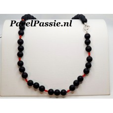 Zwarte onyx mat met rode bloedkoralen zilveren slot 44 cm  extra onyx tot max. 50cm  y