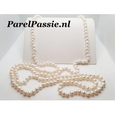 Parelketting zeer lang witte zoetwaterparels 5-7mm ca. 134cm 3 dubbel y Parelketting zeer lang witte zoetwaterparels 5-7mm ca. 134cm 3 dubbel y