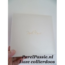 Cadeau verpakking luxe voor parel collier 16 x 16 x 4,6 cm in parelmoer