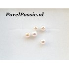 Top kwaliteit zoetwaterparel kleine parel ca. 4mm - 4.5mm  AAA+ rond wit, half geboord 1 st.  y