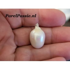 Grote witte parelhanger heel grote zoetwaterparel barok topje ca. 13,5mm x 19mm zilver y-